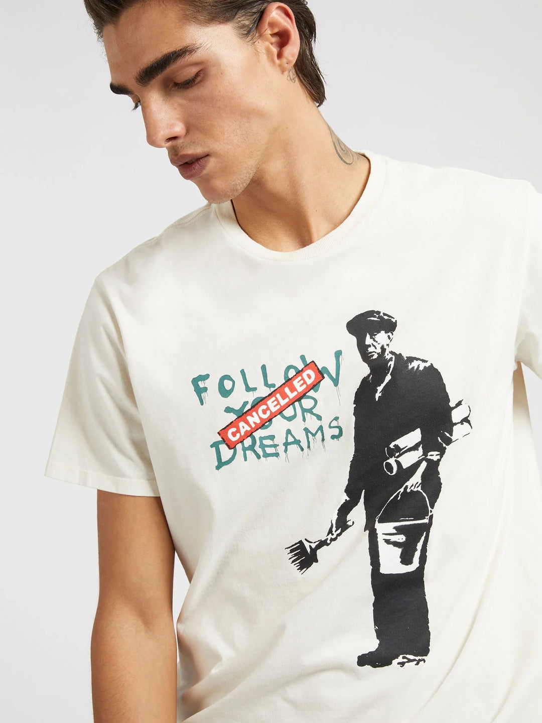GUESS x BRANDALISED GRAFFITI BY BANKSY SS CANCELLED DREAMS TEE - Guess